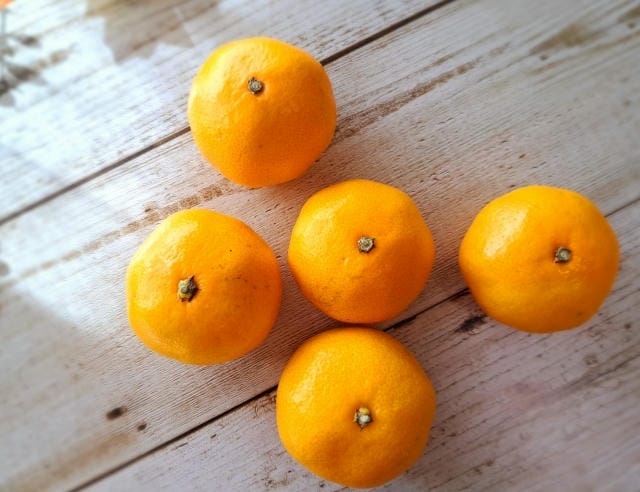 みかんの食べ過ぎはニキビの原因になる？肌への影響や食べ方の工夫