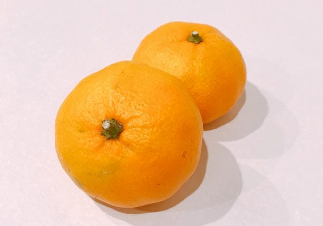 みかんの表面にある黒い点は何？中身や味への影響&安全性の判断